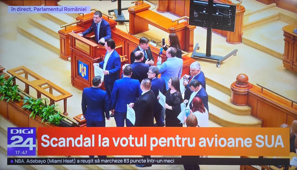 Scandal la ședința în care parlamentarii votează dacă acceptă sau nu echipamente militare americane defensive la baza de la Kogălniceanu / Tudor Ionescu de la Noua Dreaptă, Mihai Țiu de la SOS și alți parlamentari au întrerupt ședința de mai multe ori
