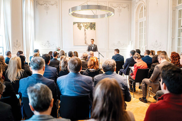 Sebastian Metz, AHK: România are toate atuurile pentru a atrage noi jucători în economie, dar fără stabilitate politică şi fără eliminarea taxei pe cifra de afaceri riscă să piardă investiţii de sute de milioane de euro. Schimburile comerciale româno-germane au depăşit 42,5 mld. euro în 2024, iar stocul investiţiilor directe germane a ajuns la 17,1 mld. euro