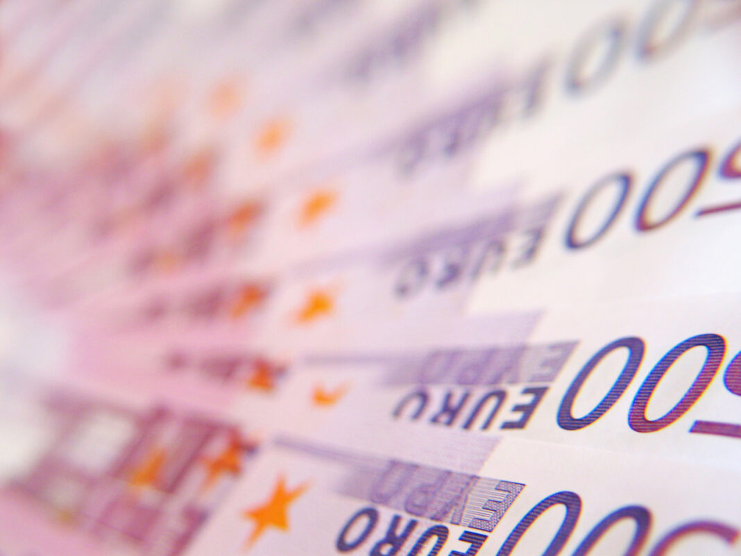 Șeful fabricii de euro falși a fost prins în România, câteva bancnote au ajuns pe piața din Bulgaria