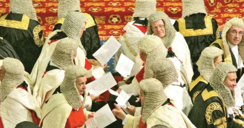 Sfârșitul unei epoci. După 700 de ani, nobilii britanicii își pierd privilegiul moștenit odată cu titlul de a face parte din Camera Lorzilor