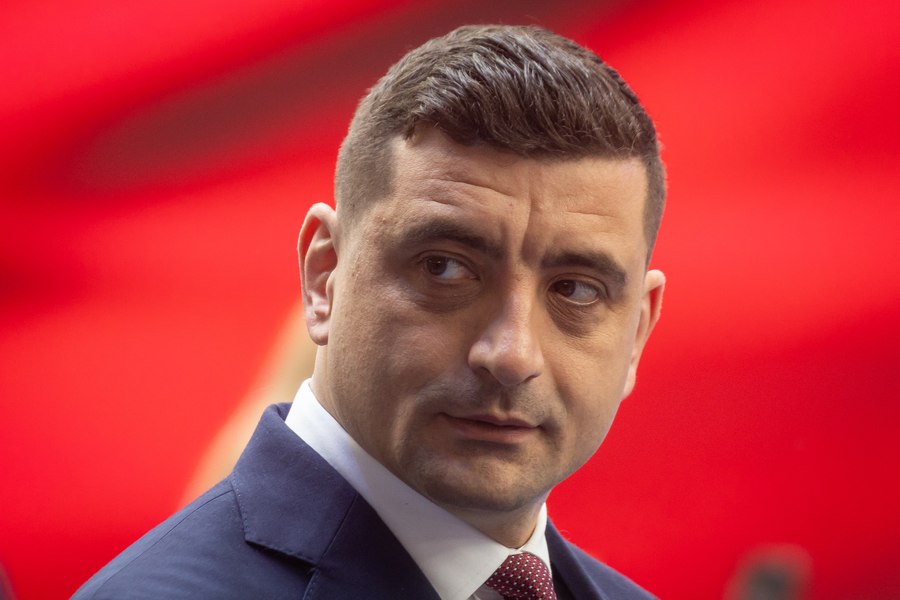 Simion susține că sosirea lui Zelenski la București ar avea două intepretări: „vizită la sponsori” sau „venirea stăpânului în vizită la slugi”