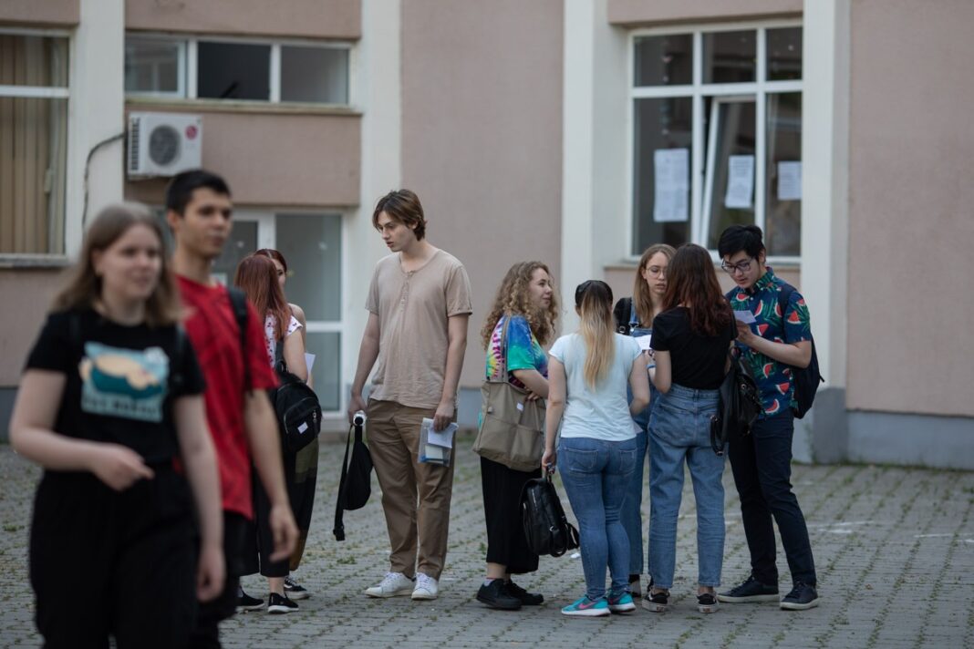 Simulare Evaluarea Națională: O treime dintre elevi au luat note sub 5 la Română și Matematică
