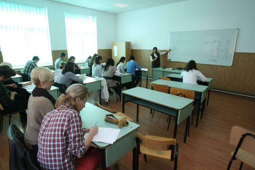 Simularea Bacalaureatului începe în majoritatea liceelor, pe fondul tensiunilor din Educație