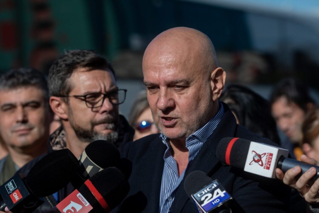 Sorin Grindeanu, un nou atac la Ilie Bolojan după întâlnirea cu liderii cartelurilor sindicale: Numeroase decizii au fost luate arbitrar și inflexibil, provocând suferințe sociale și economice majore