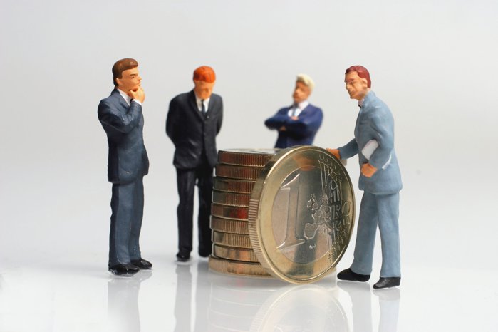 Studiu: Investitorii de la Bursa de Valori Bucureşti au preferat stabilitatea în 2025, orientându-se către companiile solide de pe piaţa principală, cu dividende ridicate