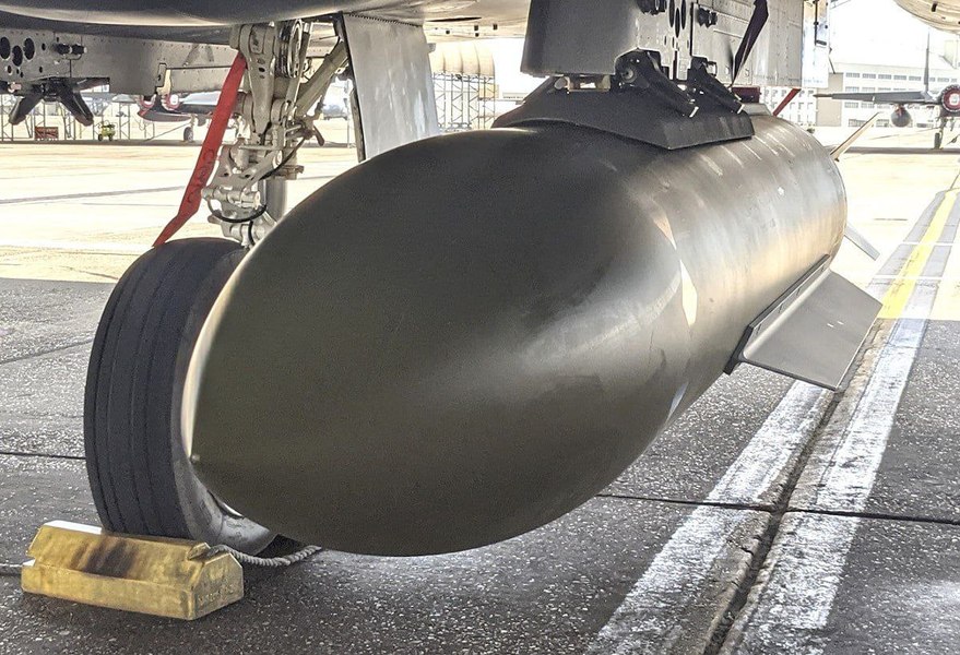 SUA lansează bombe de mare putere asupra unor baze de rachete din Iran, pe fondul tensiunilor din Strâmtoarea Ormuz