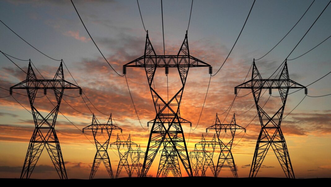 Tensiuni majore în piața energiei: Iranul revendică atacuri asupra unui câmp petrolier saudit