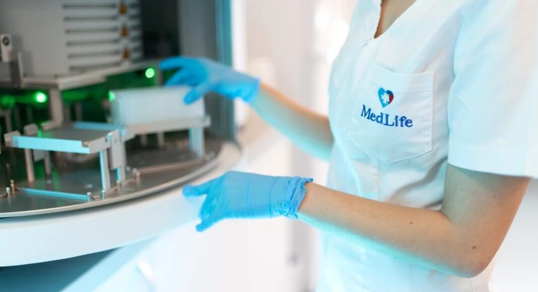 Testele genetice stau la baza medicinei personalizate. Dr. Cerasela Jardan, medic genetician: „Rezultatele nu sunt o sentinţă, ci o invitaţie să adoptăm un stil de viaţă sănătos.”