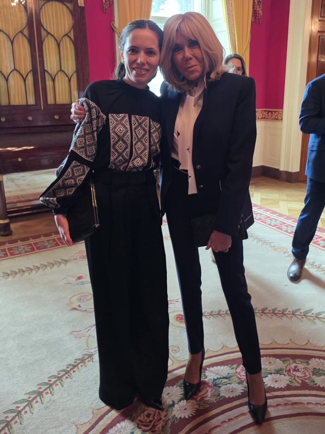 Ținutele Mirabelei Grădinaru, în SUA, creații ale Irinei Schrotter: Ne bucurăm să vedem produsele noastre purtate si apreciate într-un astfel de moment