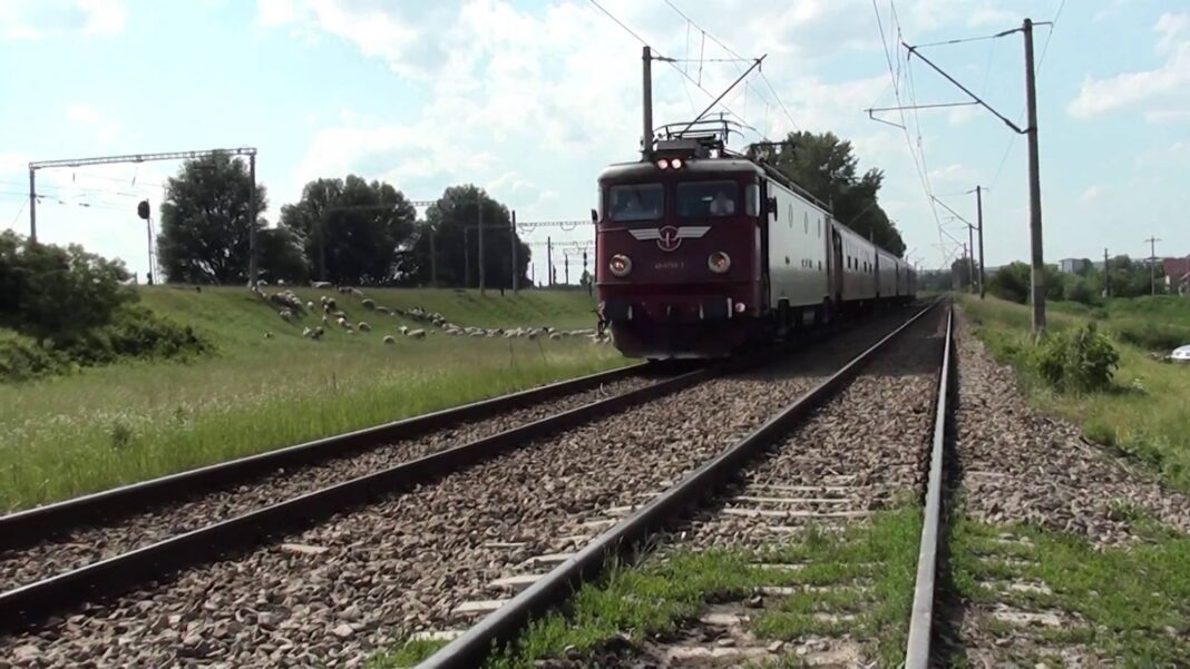 Trafic feroviar oprit temporar după deraierea unei locomotive pe ruta Lugoj-Deva