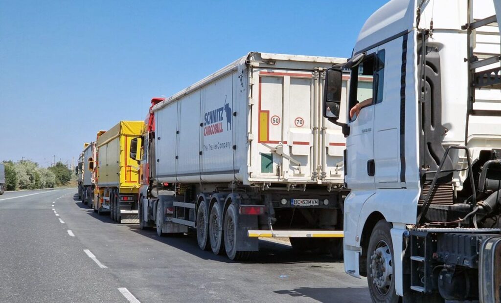 Transportatorii rutieri din România cer reducerea accizei la motorină sau extinderea schemei de rambursare