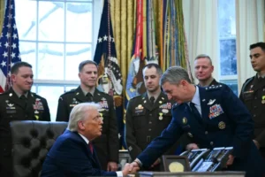 Trump avertizează asupra unor pierderi mai mari în conflictul cu Iranul și evocă trei scenarii pentru conducerea de la Teheran