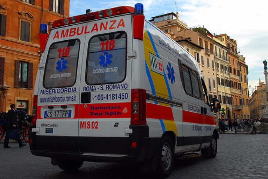 Un șofer de ambulanță de 27 de ani este anchetat pentru uciderea a cinci pacienți. Acesta respinge acuzațiile