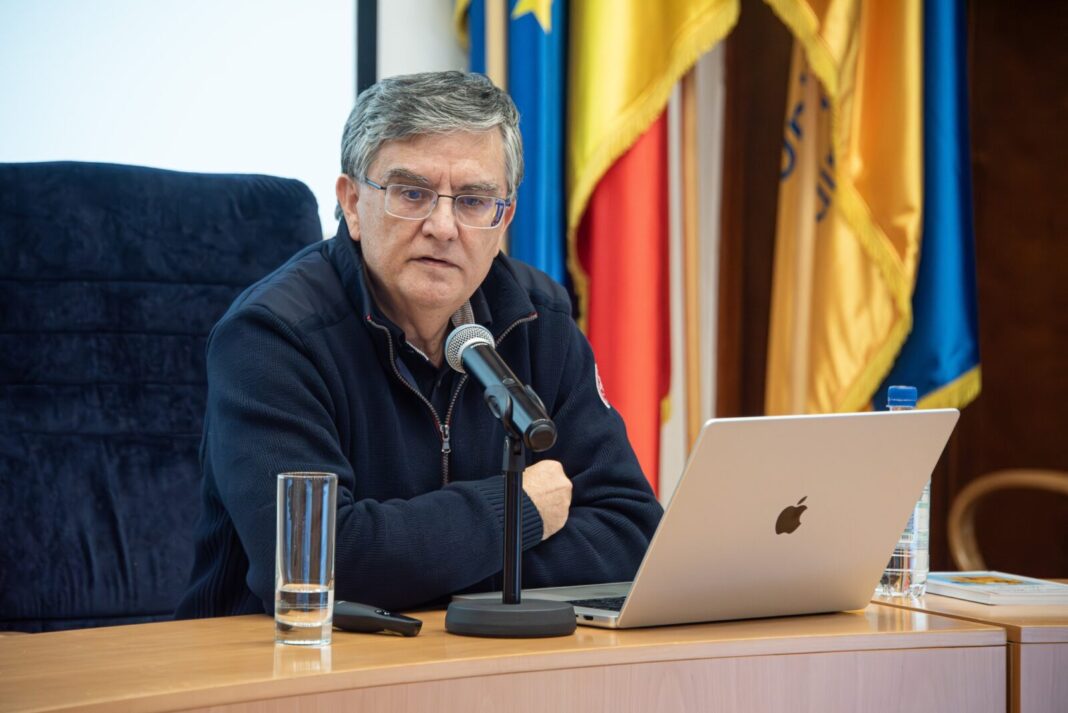 Unirea cu Moldova se poate face în momentul de față în UE, nu printr-un act politic și administrativ prin care Republica Moldova să se unească în calitate de entitate statală cu România – spune Mircea Dumitru, candidat la conducerea Academiei Române