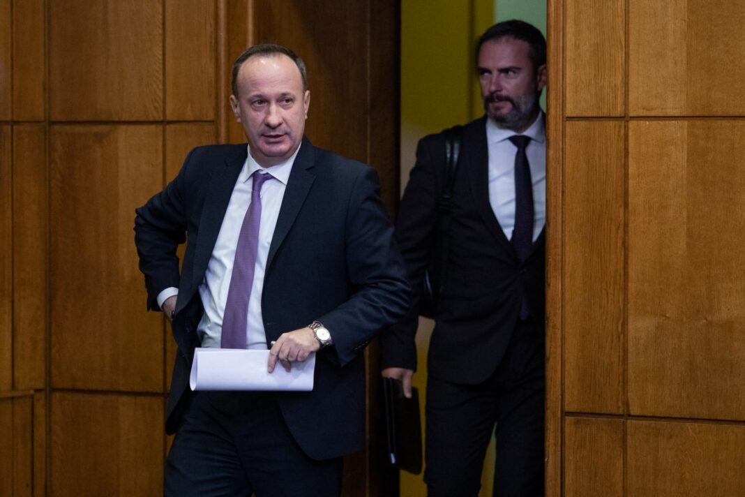 USR cere Camerei Deputaților să-l sancționeze pe deputatul PSD Adrian Câciu după ce a bruscat o senatoare PNL și a avut o remarcă xenofobă la adresa unui parlamentar UDMR