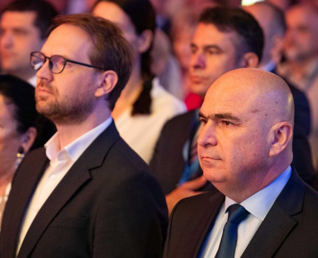 USR, în apărarea lui Bolojan: Amenințarea de a vota amendamente la buget care ar crește din nou cheltuielile publice este o iresponsabilitate. Faptul că PSD cochetează deschis cu extremiștii arată că nu le pasă de românii îngrijorați de creșterea prețurilor