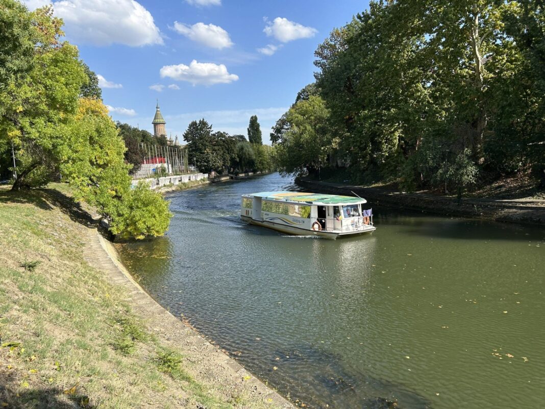 Vaporașele de pe Bega revin pe trasee de la 1 aprilie / Ambarcațiunile de transport public din Timișoara au fost retrase în perioada sezonului rece