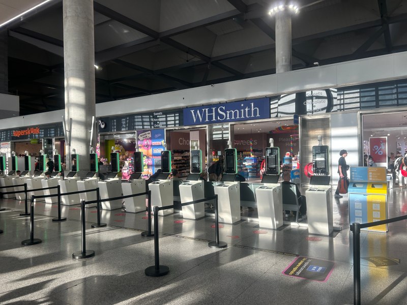 Vara cozilor în aeroporturile din Europa. De ce noul sistem EES de scanare biometrică crește timpii de așteptare