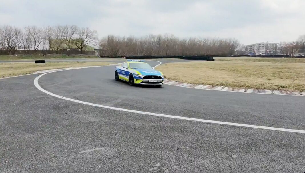 VIDEO Poliția poloneză va folosi un automobil sport Mustang confiscat de la un șofer prins băut