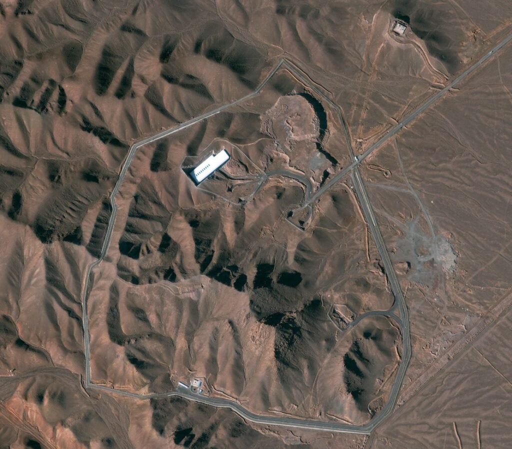 Washingtonul transmite Teheranului un plan în 15 puncte pentru a pune capăt războiului / Renunțarea la îmbogățirea uraniului și deschiderea Strâmtorii Ormuz, printre cerințe