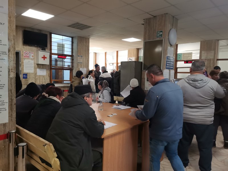 Zeci de mii de români nu pot ieși la pensie din cauza lipsei unui document extrem de important