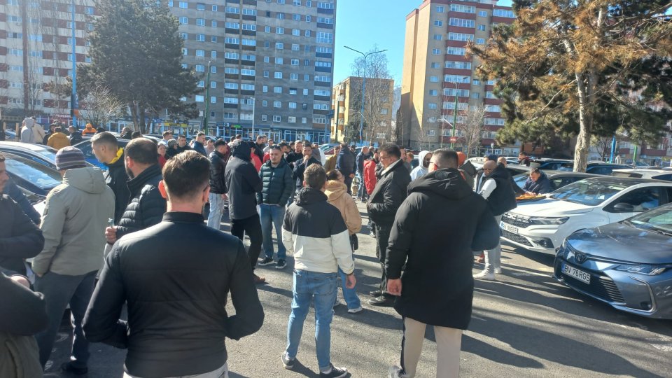 Zeci de șoferi de ride-sharing, protest la Brașov: A ajuns cursa minimă undeva la 7,50 lei net pentru șofer. Prețul combustibilului este de peste 8 lei, taxe impozite contribuții obligatorii foarte mari