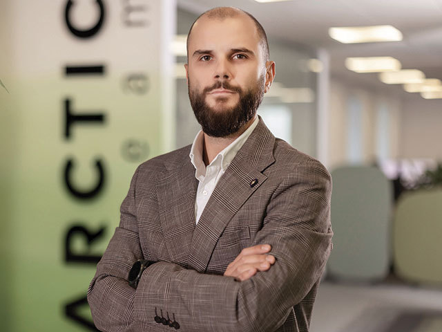 ZF Deschiderea de astăzi la Bursă. Vlad Mihu, Arctic Stream: Continuăm investiţiile în competenţe IT şi dezvoltăm capabilităţi pentru proiecte AI on-premise, într-un context marcat de volatilitate valutară, care ne influenţează costurile tehnologiei şi licenţelor