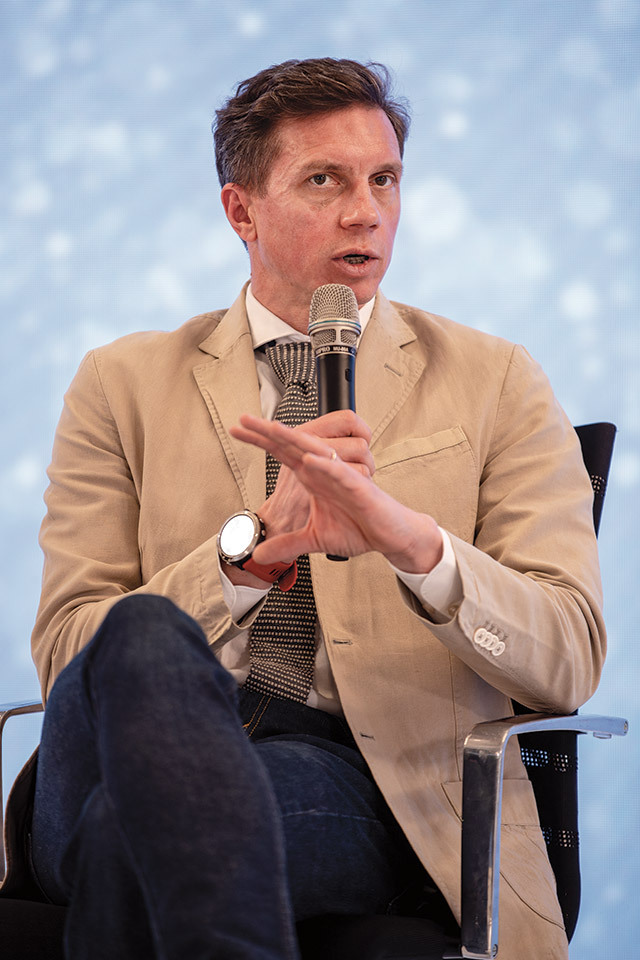 ZF eCommerce Summit 2026. Ciprian Pîrv, Payten România şi ContentSpeed: Trei dintre cele mai importante tendinţe pe care le observăm sunt că brandurile mari îşi fac propriile platforme online, zona de B2B migrează în digital, iar AI devine un motor de căutare