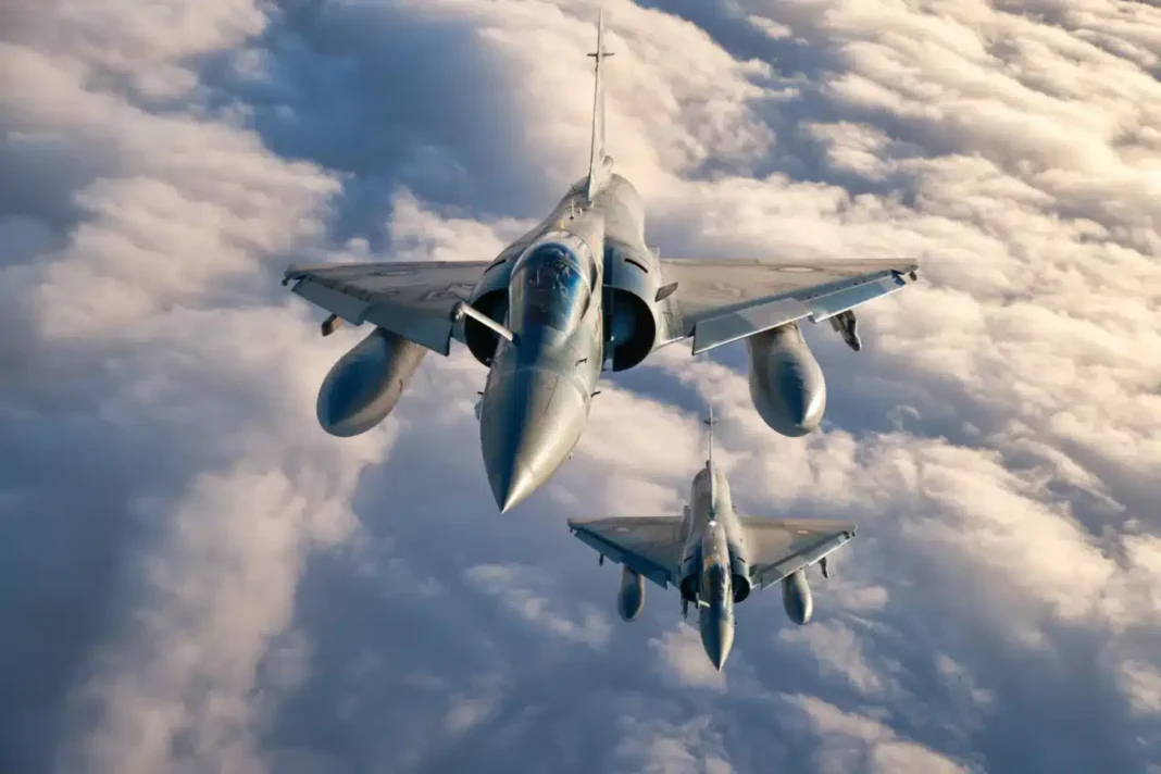 Zgomote puternice au alarmat locuitori din mai multe județe. Armata explică: zboruri militare supersonice