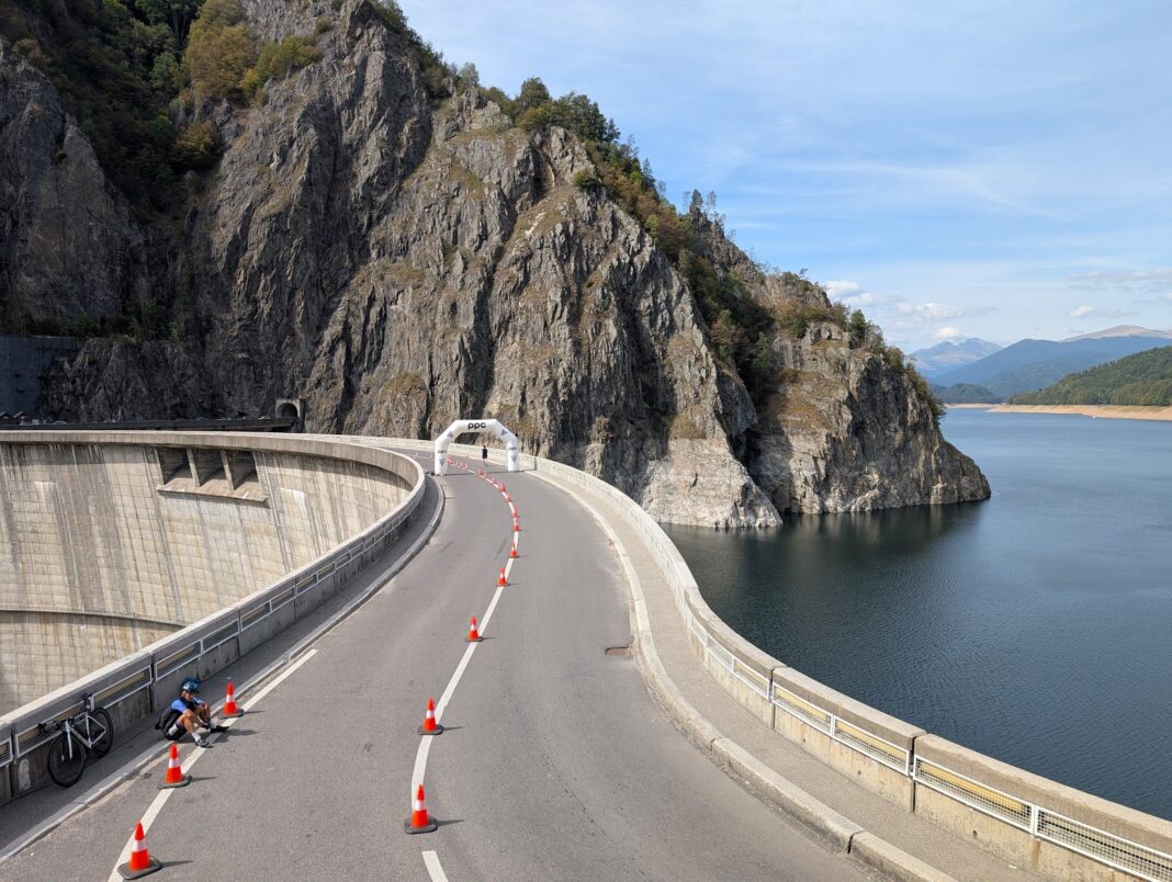 A început reumplerea lacului de acumulare Vidraru / Ministerul Energiei anunță când se va încheia procesul