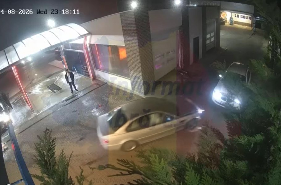 A vrut să fugă din scandal, dar a intrat cu mașina în perete. Haos filmat într-o parcare din Tecuci