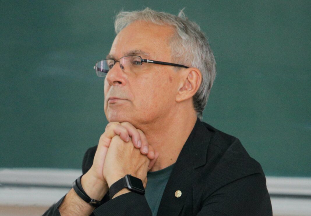 Academicianul Marius Andruh este noul preşedinte al Academiei Române