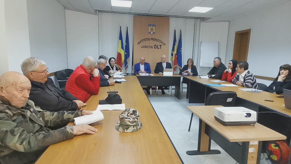 Accesul la serviciile medicale - cât în fapt, cât pe hârtie? Ce spun vârstnicii. Director CJAS: „Preferă să lucreze în privat”