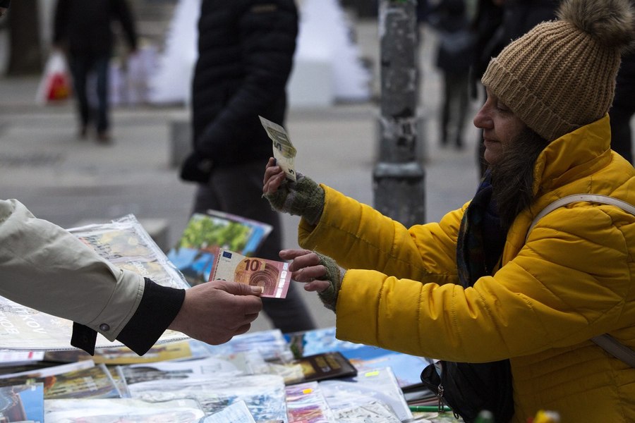 Aderarea Bulgariei la zona euro nu a dus la dublarea prețurilor, iar inflația este la un minim istoric