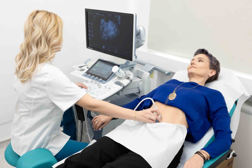 Adevărat sau fals despre substituția hormonală – un medic endocrinolog demontează miturile privind această terapie