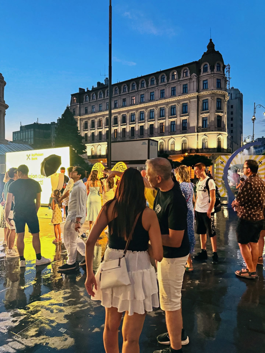 Administrația Ciucu la București impune reguli la „Străzi Deschise”. Poliția Locală a intervenit, sâmbătă, în prima zi, și a dispus ca boxele orientate spre stradă să fie eliminate de pe Calea Victoriei