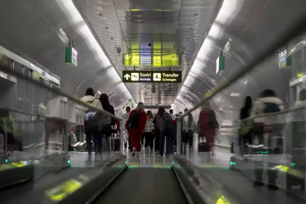 Aeroportul Otopeni intră în reparații majore: lifturi, scări rulante și trotuare complet schimbate