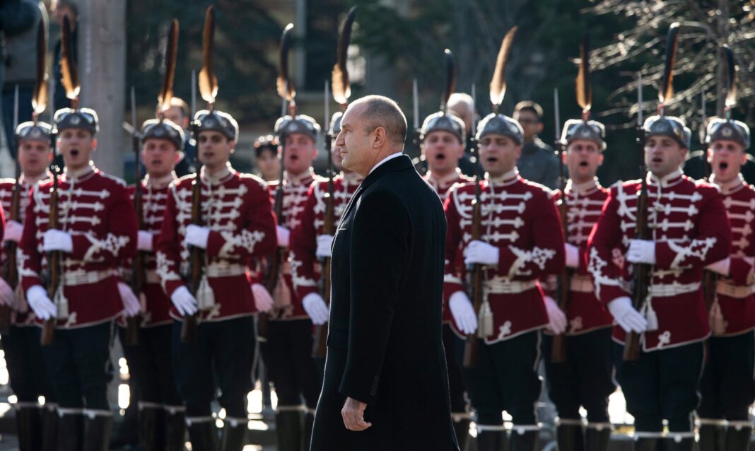 Alegeri Bulgaria: partidului fostului președinte Rumen Radev, cu simpatii pro-ruse, a câștigat detașat și poate guverna singur după trei ani de criză politică