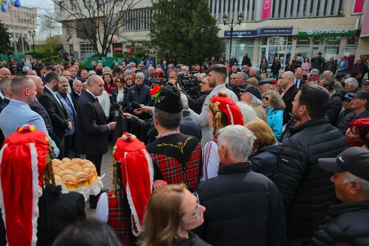Alegeri parlamentare în Bulgaria: favorit este noul partid Bulgaria Progresistă, condus de fostul președinte Rumen Radev. Este acesta un echivalent al lui Orban sau Magyar din Ungaria