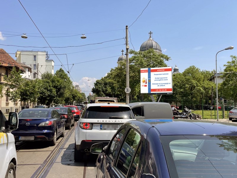 Alerte de urgență pe ecranele din oraș. Proiectul MAI prin care panourile digitale vor afișa copiii dispăruți sau persoanele evadate