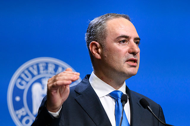 Alexandru Nazare, ministrul Finanţelor: Pe pieţele financiare sunt îngrijoări cu privire la situaţia politică din România. Încercăm să ţinem lucrurile sub control. Investitorii şi agenţiile de rating se uită foarte atent la disciplina fiscală