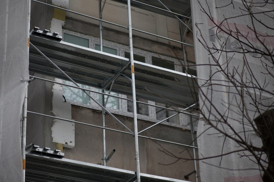 Anveloparea termică poate masca problemele structurale ale blocurilor. „Dacă miezul clădirii este slab, la un cutremur serios nu va rezista