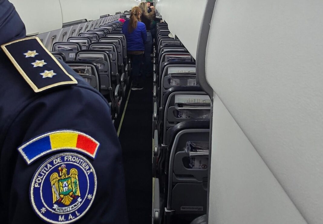 Armă cu aer comprimat şi 200 de bucăţi de proiectile, descoperite, într-un colet, la Aeroportul Cluj-Napoca