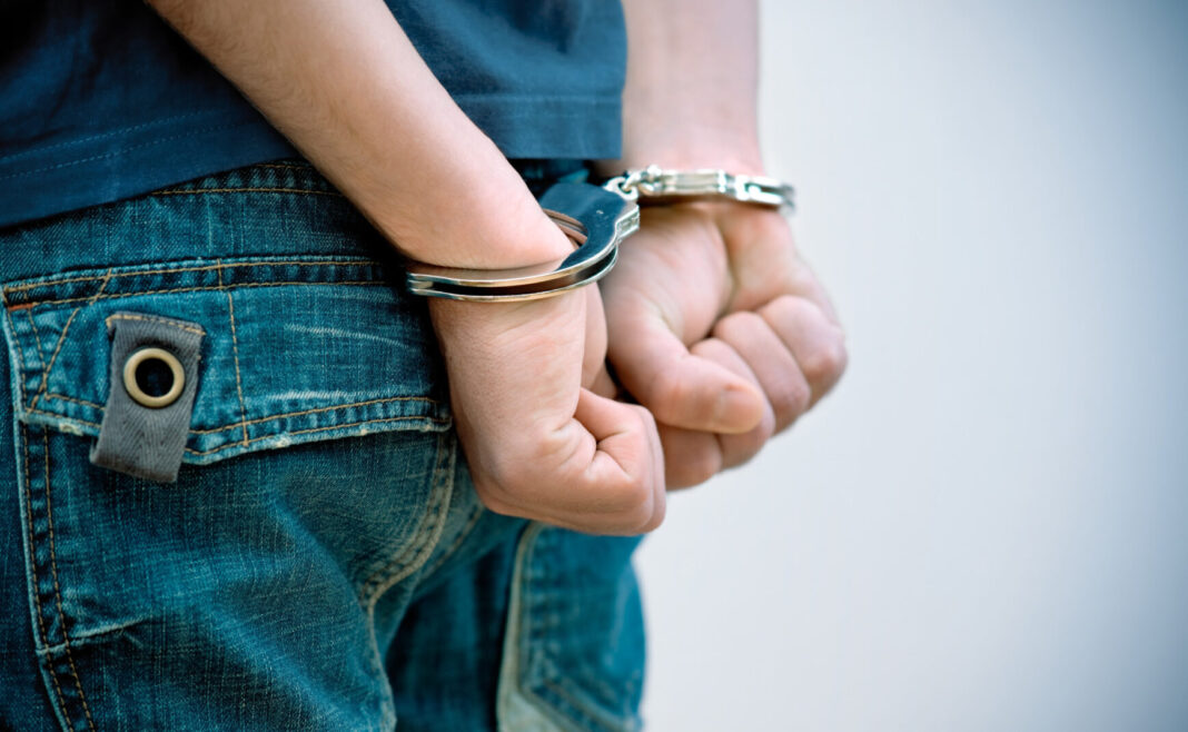 Bărbat reţinut după ce şi-a înjunghiat în gât soacra pe o stradă din Ploieşti / Femeia nu ar fi fost de acord cu relaţia pe care bărbatul o are cu fiica ei