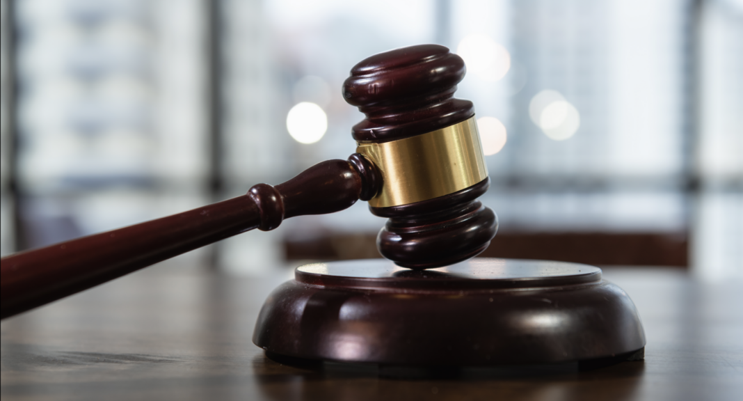 Bărbatul care anul trecut şi-a ucis cu toporul concubina însărcinată, condamnat definitiv la închisoare pe viaţă