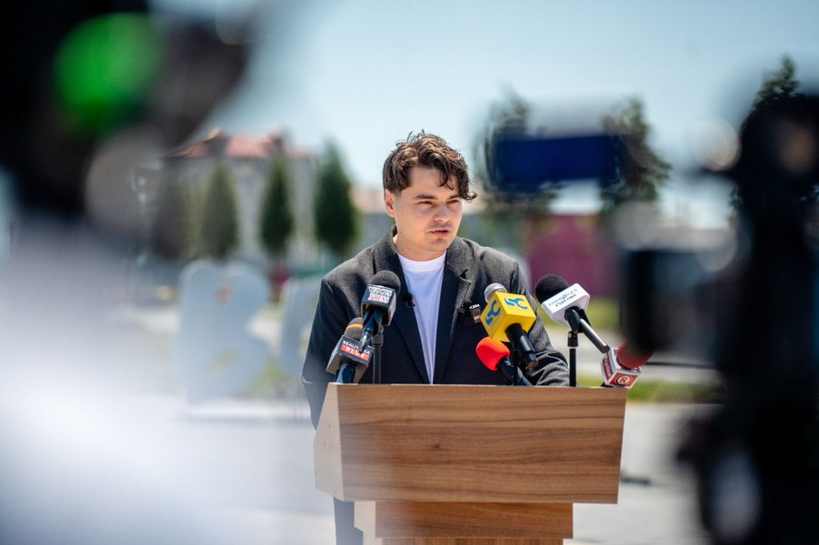 Bilete la 1 leu pentru Nibiru, pe 1 aprilie. Selly: „Ați auzit bine. Nu e păcăleală”