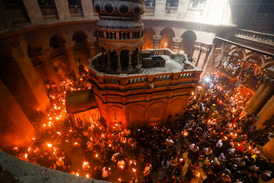 Biserica Sfântului Mormânt s-a redeschis după 40 de zile. Se risipesc temerile legate de riscul ca anul acesta să nu primim Lumina Sfântă de la Ierusalim