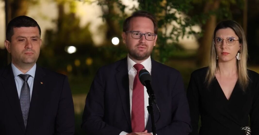 BREAKING Dominic Fritz, întrebat dacă negociază cu AUR: ”Eu nu exclud că există parlamentari care acum sunt la AUR și sunt și ei îngrijorați și suntem dispuși la negociere. Ce excludem este o negociere cu partidul AUR”