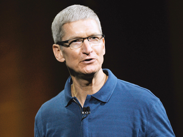 BREAKING. Sfârşitul unei ere: După 15 ani la conducerea companiei, Tim Cook se va retrage din funcţia de director executiv al Apple la începutul lunii septembrie, urmând să fie înlocuit de şeful diviziei hardware, John Ternus