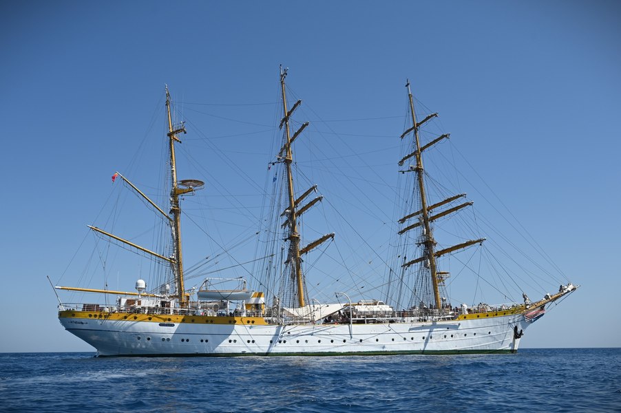 Bricul „Mircea”, cea mai frumoasă navă a României, într-un marş de instrucţie transatlantic. Echipajul va ajunge până în SUA